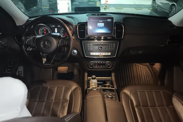 Used Mercedes-Benz GLE 2018 GLE 320 4MATIC Dynamic Edition Collector's Edition Center Console