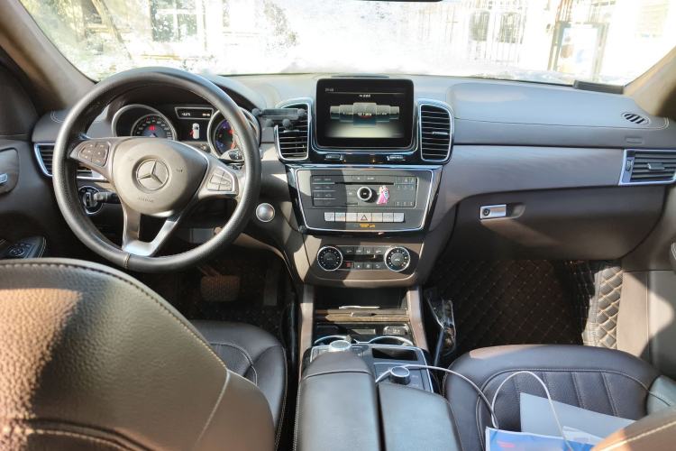 Used Mercedes-Benz GLE 2018 GLE 320 4MATIC Luxury Collection Edition Center Console