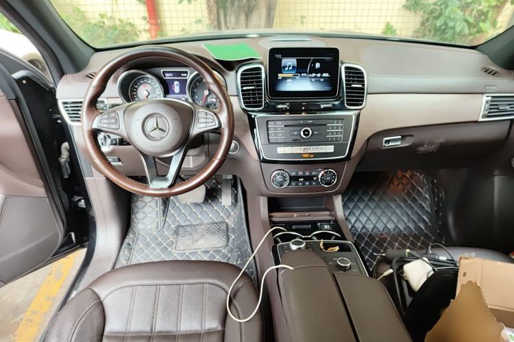 Used Mercedes-Benz GLE 2018 GLE 320 4MATIC Dynamic Edition Collector's Edition Center Console