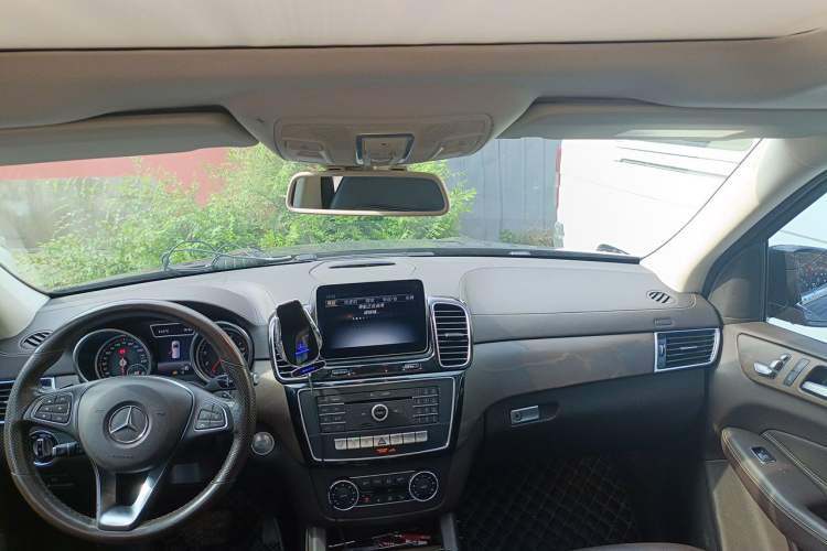 Used Mercedes-Benz GLE 2018 GLE 320 4MATIC Dynamic Edition Collector's Edition Center Console