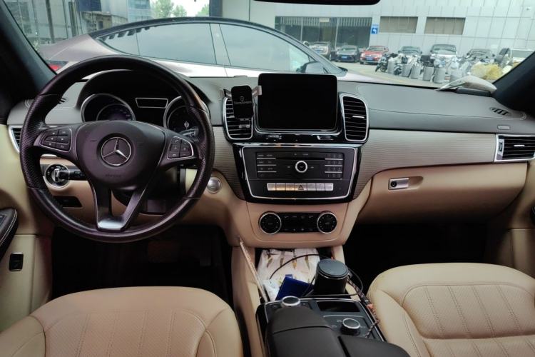 Used Mercedes-Benz GLE 2018 GLE 320 4MATIC Dynamic Edition Collector's Edition Center Console