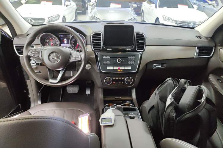 Used Mercedes-Benz GLE 2018 GLE 320 4MATIC Dynamic Edition Collector's Edition Center Console