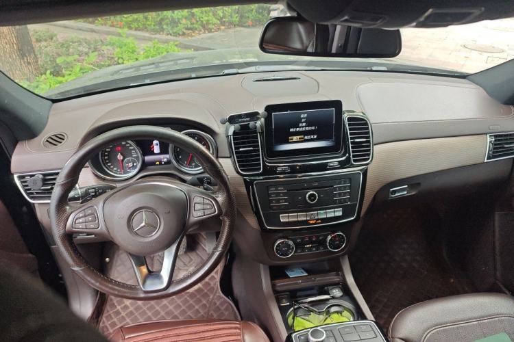 Used Mercedes-Benz GLE 2018 GLE 400 4MATIC Exclusive Edition Center Console