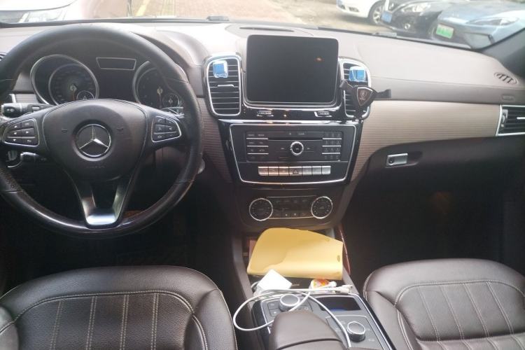Used Mercedes-Benz GLE 2018 GLE 320 4MATIC Dynamic Edition Collector's Edition Center Console