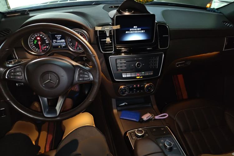 Used Mercedes-Benz GLE 2018 GLE 400 4MATIC Exclusive Edition Center Console