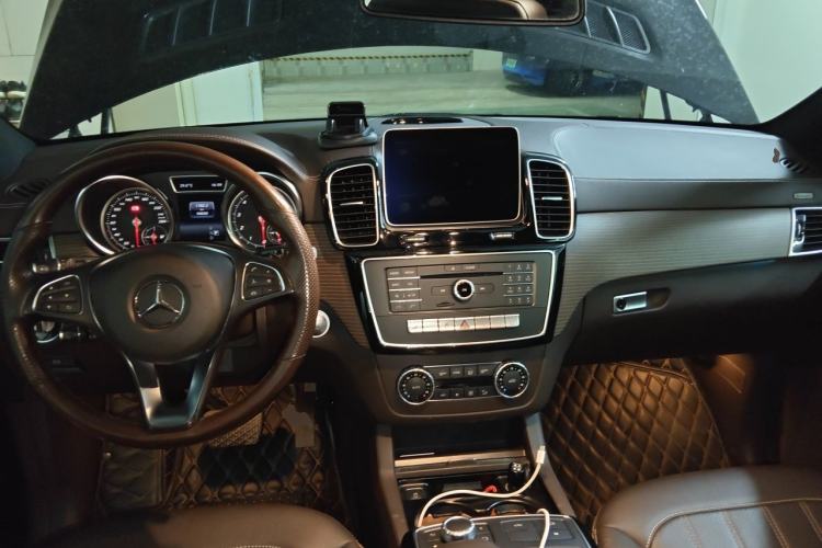 Used Mercedes-Benz GLE 2018 GLE 400 4MATIC Exclusive Edition Center Console