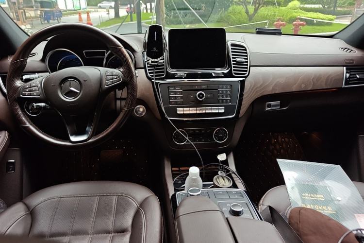 Used Mercedes-Benz GLE 2018 GLE 400 4MATIC Exclusive Edition Center Console