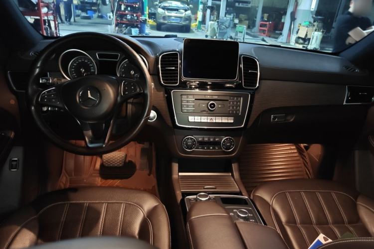 Used Mercedes-Benz GLE 2018 GLE 320 4MATIC Dynamic Edition Collector's Edition Center Console