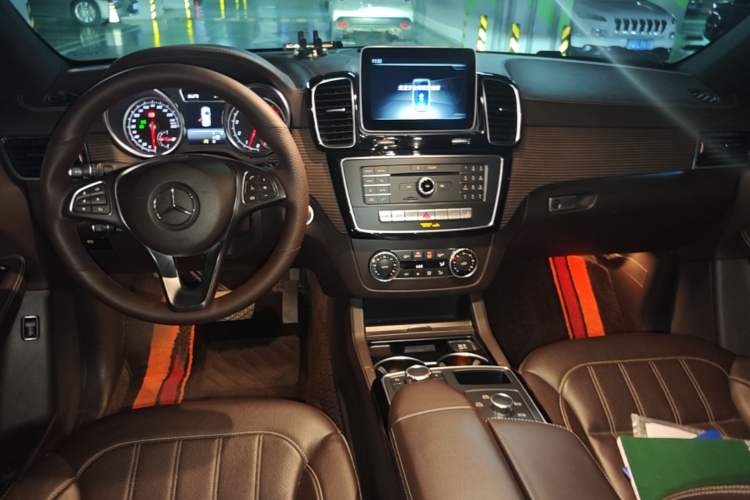 Used Mercedes-Benz GLE 2018 GLE 320 4MATIC Dynamic Edition Collector's Edition Center Console