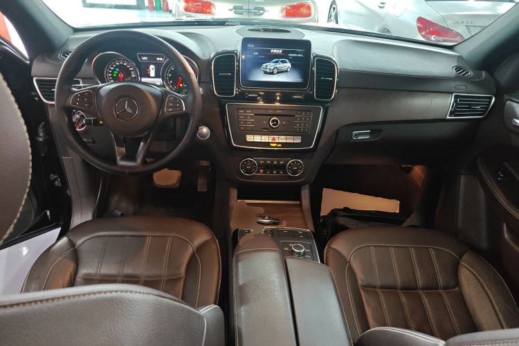 Used Mercedes-Benz GLE 2018 GLE 400 4MATIC Exclusive Edition Center Console