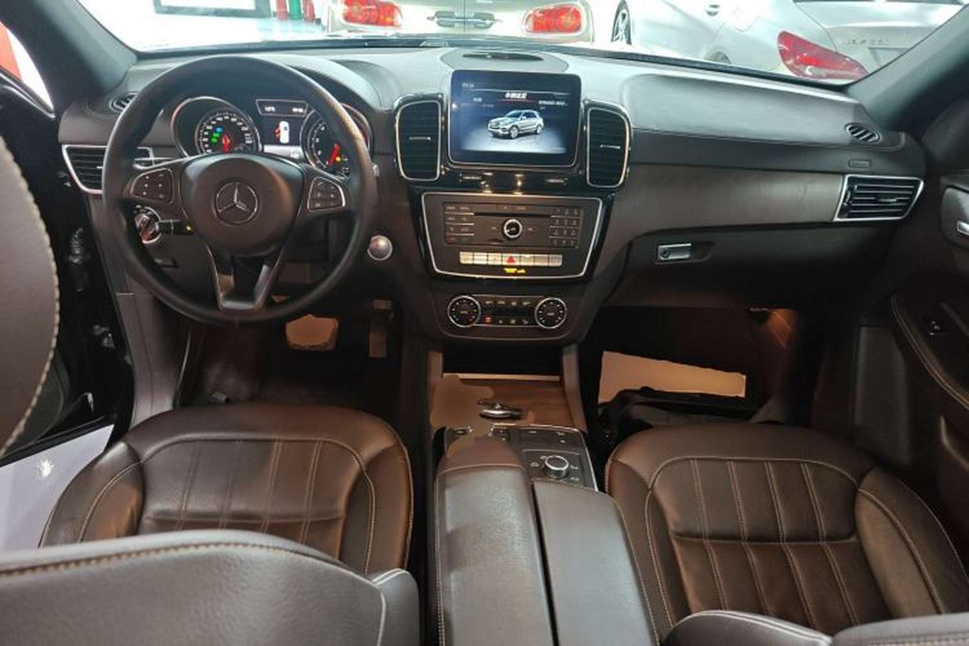 Used Mercedes-Benz GLE 2018 GLE 400 4MATIC Exclusive Edition Center Console