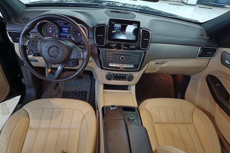 Used Mercedes-Benz GLE 2018 GLE 320 4MATIC Dynamic Edition Collector's Edition Center Console