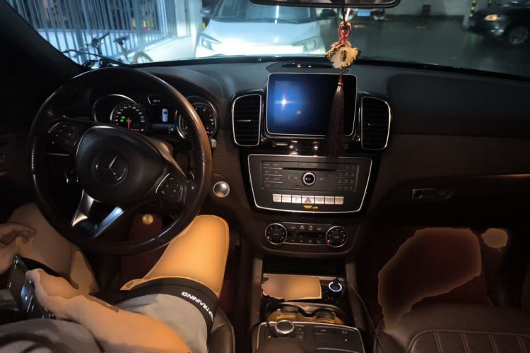 Used Mercedes-Benz GLE 2018 GLE 400 4MATIC Exclusive Edition Center Console