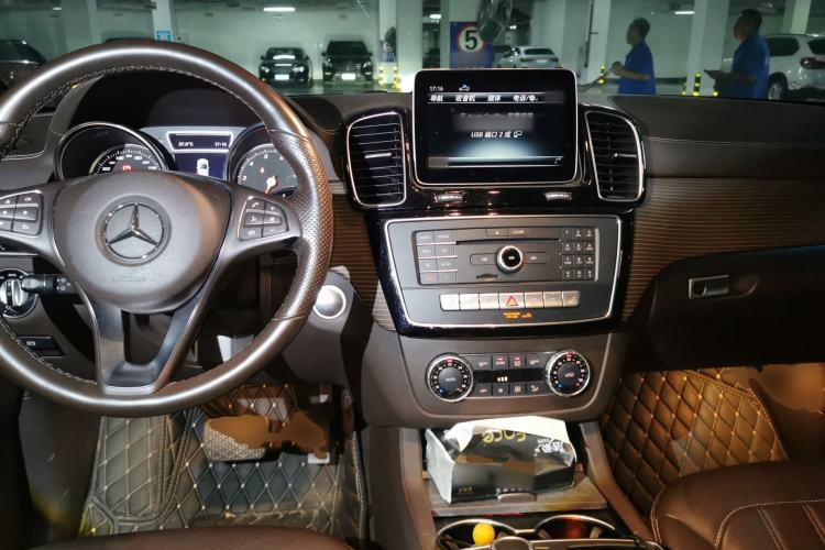 Used Mercedes-Benz GLE 2018 GLE 320 4MATIC Dynamic Edition Collector's Edition Center Console