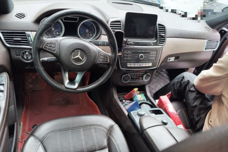 Used Mercedes-Benz GLE 2018 GLE 320 4MATIC Dynamic Edition Collector's Edition Center Console