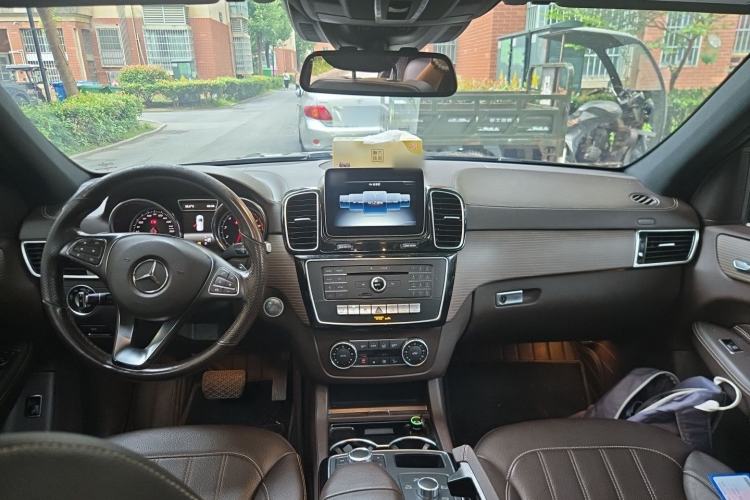 Used Mercedes-Benz GLE 2018 GLE 320 4MATIC Luxury Collection Edition Center Console