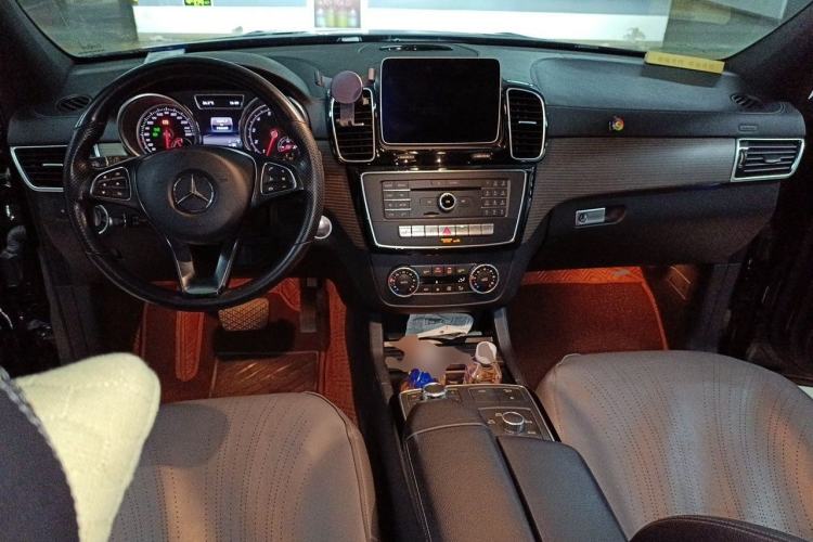 Used Mercedes-Benz GLE 2018 GLE 400 4MATIC Exclusive Edition Center Console