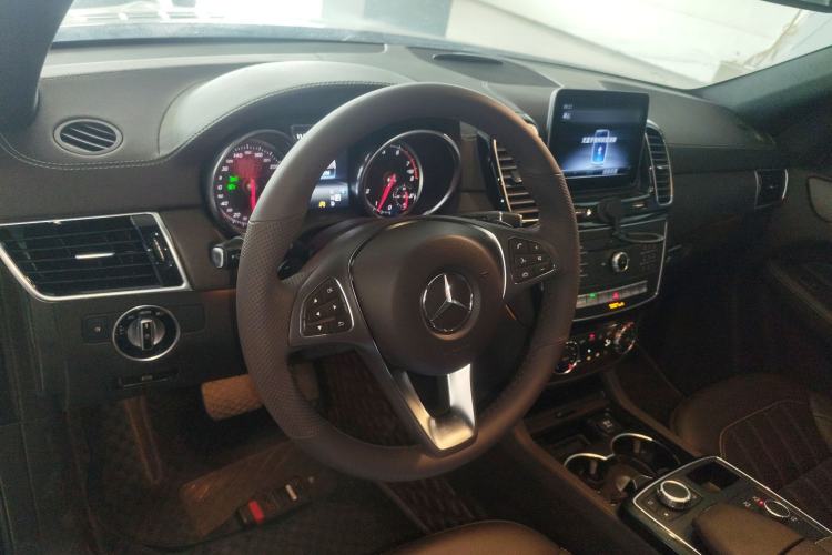 Used Mercedes-Benz GLE 2018 GLE 320 4MATIC Dynamic Edition Collector's Edition Center Console