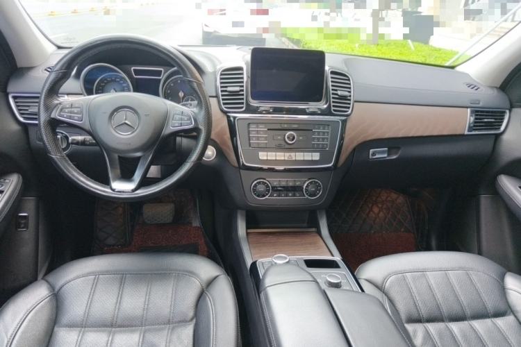 Used Mercedes-Benz GLE 2018 GLE 320 4MATIC Luxury Collection Edition Center Console