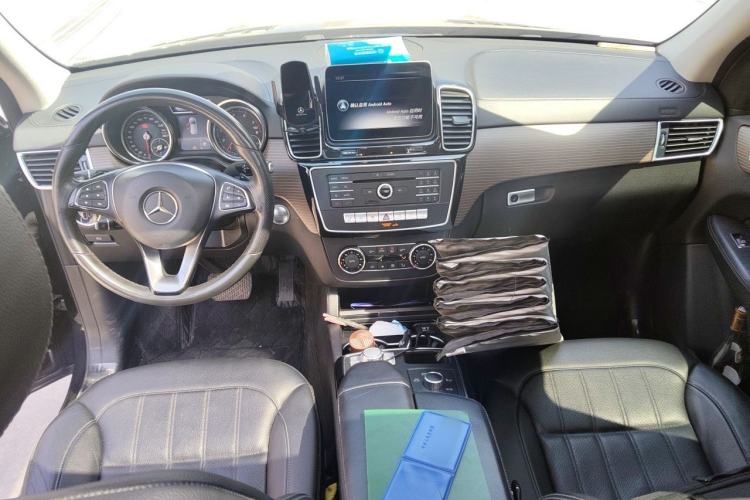 Used Mercedes-Benz GLE 2018 GLE 320 4MATIC Dynamic Edition Collector's Edition Center Console