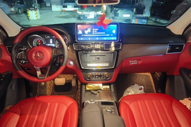 Used Mercedes-Benz GLE 2018 GLE 320 4MATIC Dynamic Edition Collector's Edition Center Console