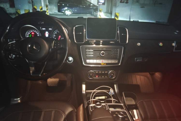 Used Mercedes-Benz GLE 2018 GLE 320 4MATIC Dynamic Edition Collector's Edition Center Console