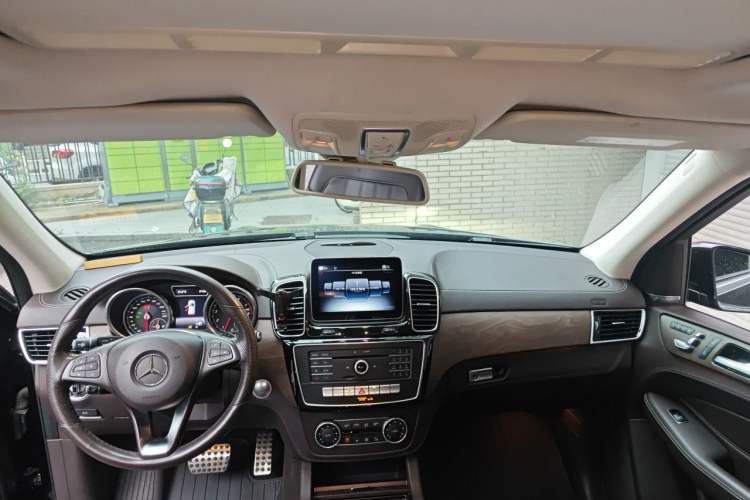 Used Mercedes-Benz GLE  Center Console