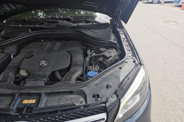Used Mercedes-Benz GLE 2018 GLE 400 4MATIC Exclusive Edition Engine Bay Left