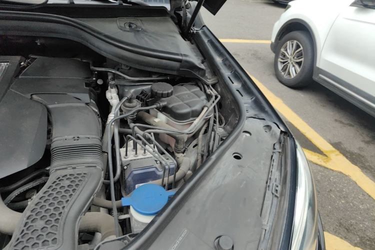 Used Mercedes-Benz GLE 2018 GLE 320 4MATIC Dynamic Edition Collector's Edition Engine Bay Left