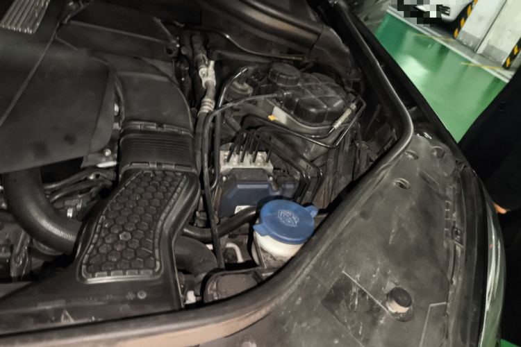 Used Mercedes-Benz GLE 2018 GLE 400 4MATIC Exclusive Edition Engine Bay Left