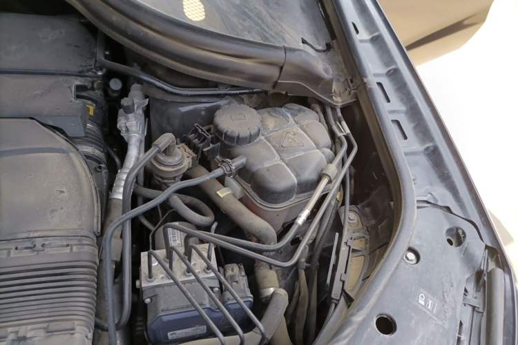 Used Mercedes-Benz GLE 2018 GLE 320 4MATIC Luxury Collection Edition Engine Bay Left