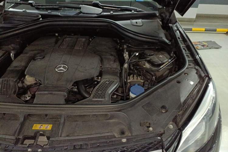 Used Mercedes-Benz GLE 2018 GLE 400 4MATIC Exclusive Edition Engine Bay Left