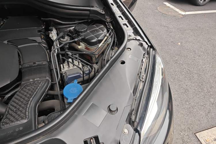 Used Mercedes-Benz GLE  Engine Bay Left