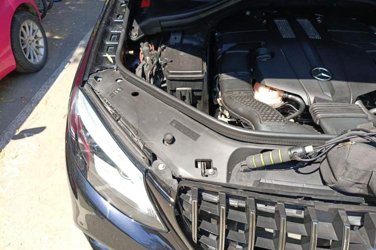 Used Mercedes-Benz GLE 2018 GLE 320 4MATIC Dynamic Edition Collector's Edition Engine Bay Right
