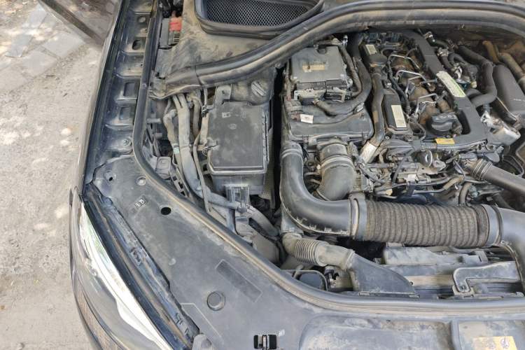 Used Mercedes-Benz GLE 2018 GLE 300 d 4MATIC Engine Bay Right