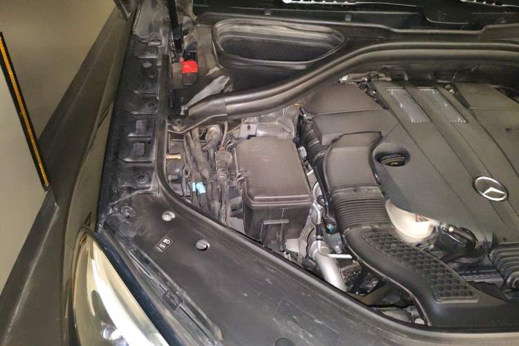 Used Mercedes-Benz GLE 2018 GLE 320 4MATIC Dynamic Edition Collector's Edition Engine Bay Right