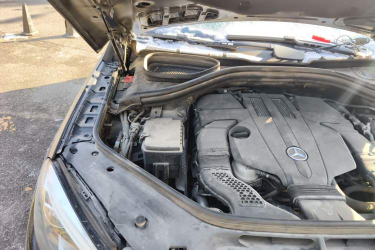 Used Mercedes-Benz GLE 2018 GLE 320 4MATIC Luxury Collection Edition Engine Bay Right