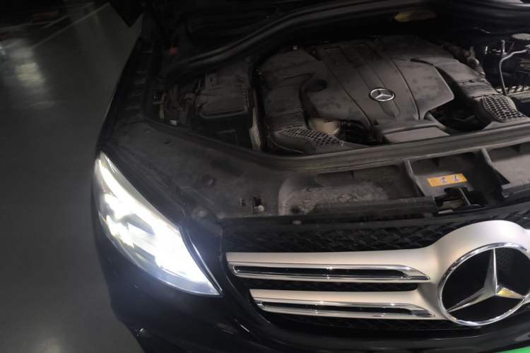 Used Mercedes-Benz GLE 2018 GLE 400 4MATIC Exclusive Edition Engine Bay Right