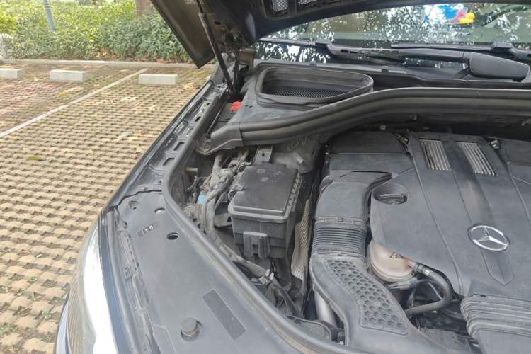 Used Mercedes-Benz GLE 2018 GLE 320 4MATIC Luxury Collection Edition Engine Bay Right