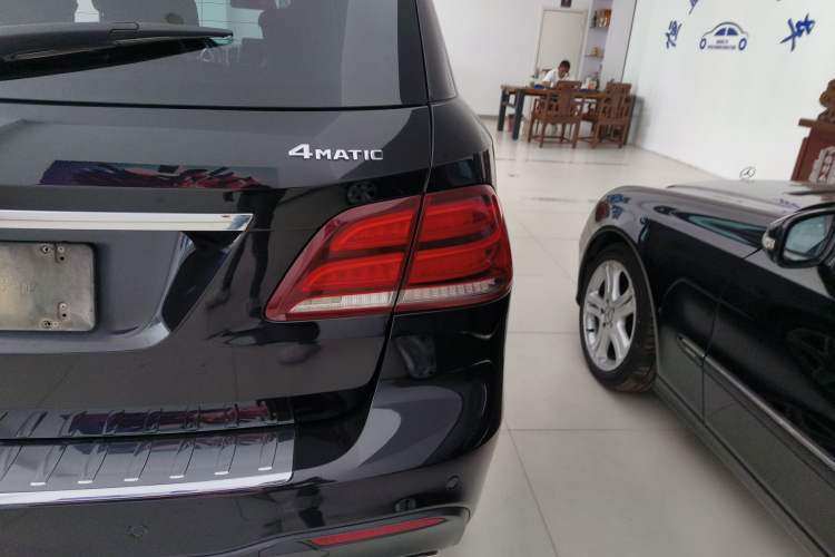 Used Mercedes-Benz GLE 2018 GLE 400 4MATIC Exclusive Edition Exterior 3