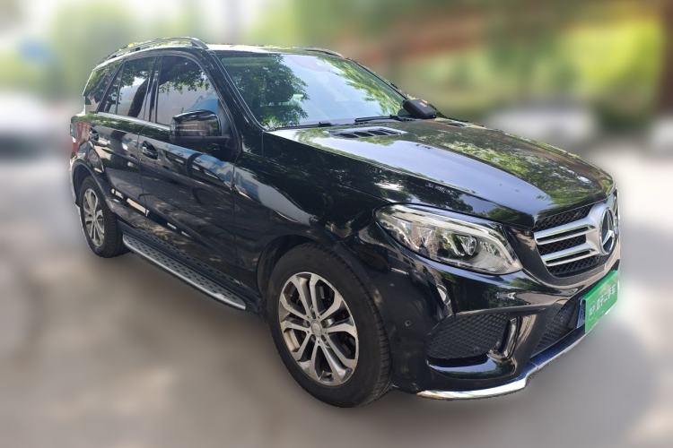 Used Mercedes-Benz GLE 2018 GLE 300 d 4MATIC Front Right 45 Deg