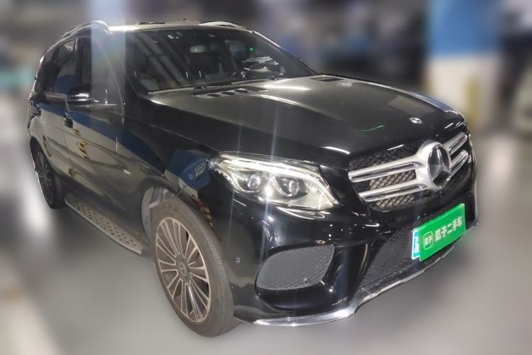 Used Mercedes-Benz GLE 2018 GLE 400 4MATIC Exclusive Edition Front Right 45 Deg