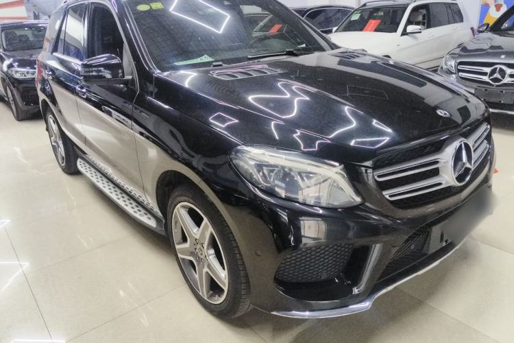 Used Mercedes-Benz GLE 2018 GLE 400 4MATIC Exclusive Edition Front Right 45 Deg