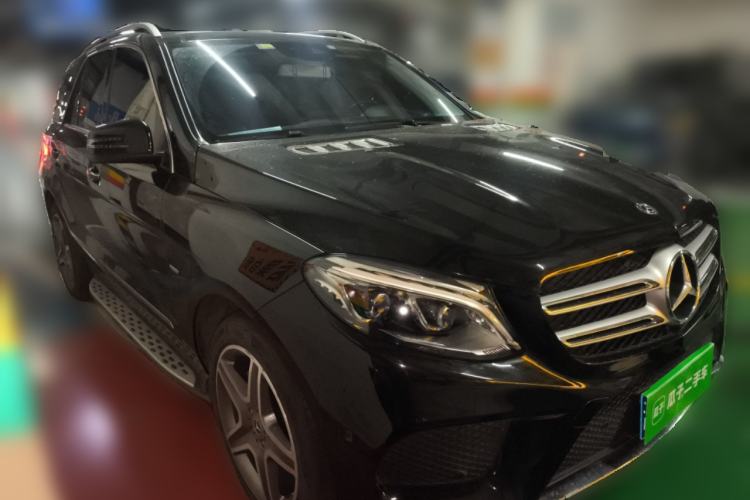 Used Mercedes-Benz GLE 2018 GLE 400 4MATIC Exclusive Edition Front Right 45 Deg