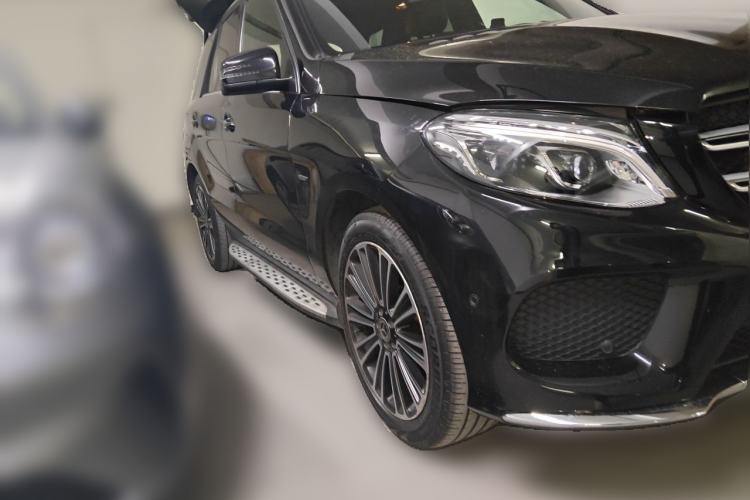 Used Mercedes-Benz GLE 2018 GLE 400 4MATIC Exclusive Edition Front Right 45 Deg