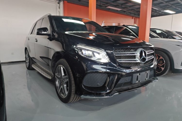Used Mercedes-Benz GLE 2018 GLE 400 4MATIC Exclusive Edition Front Right 45 Deg
