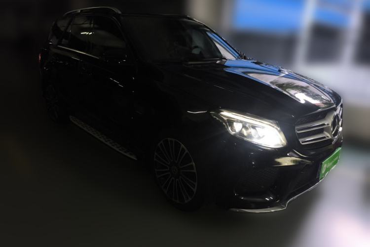 Used Mercedes-Benz GLE 2018 GLE 400 4MATIC Exclusive Edition Front Right 45 Deg