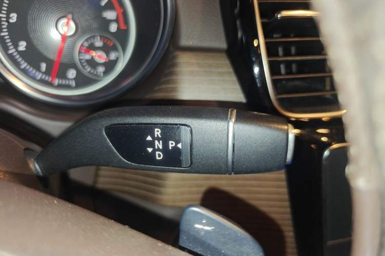 Used Mercedes-Benz GLE 2018 GLE 320 4MATIC Dynamic Edition Collector's Edition Gear Lever