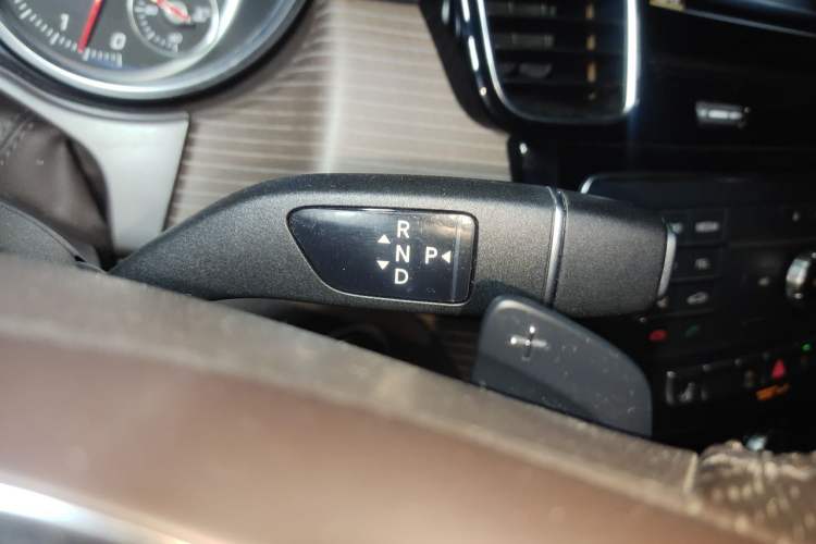 Used Mercedes-Benz GLE 2018 GLE 400 4MATIC Exclusive Edition Gear Lever