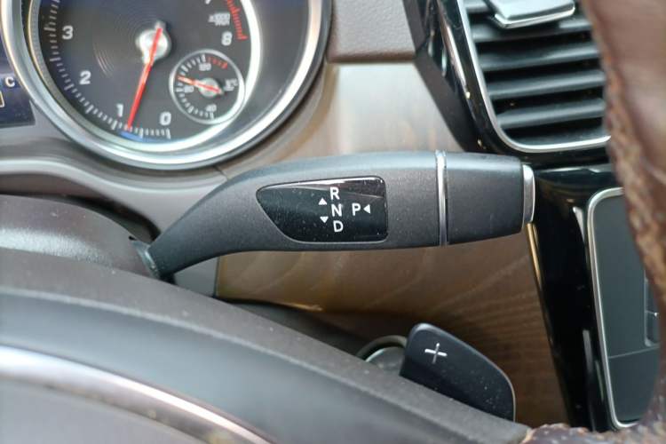 Used Mercedes-Benz GLE 2018 GLE 320 4MATIC Luxury Collection Edition Gear Lever